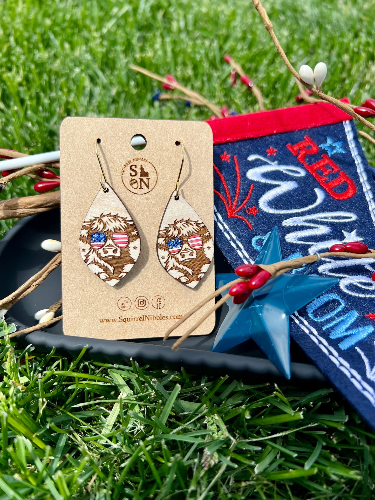 Fourth of July Highland Cow Earring Drops