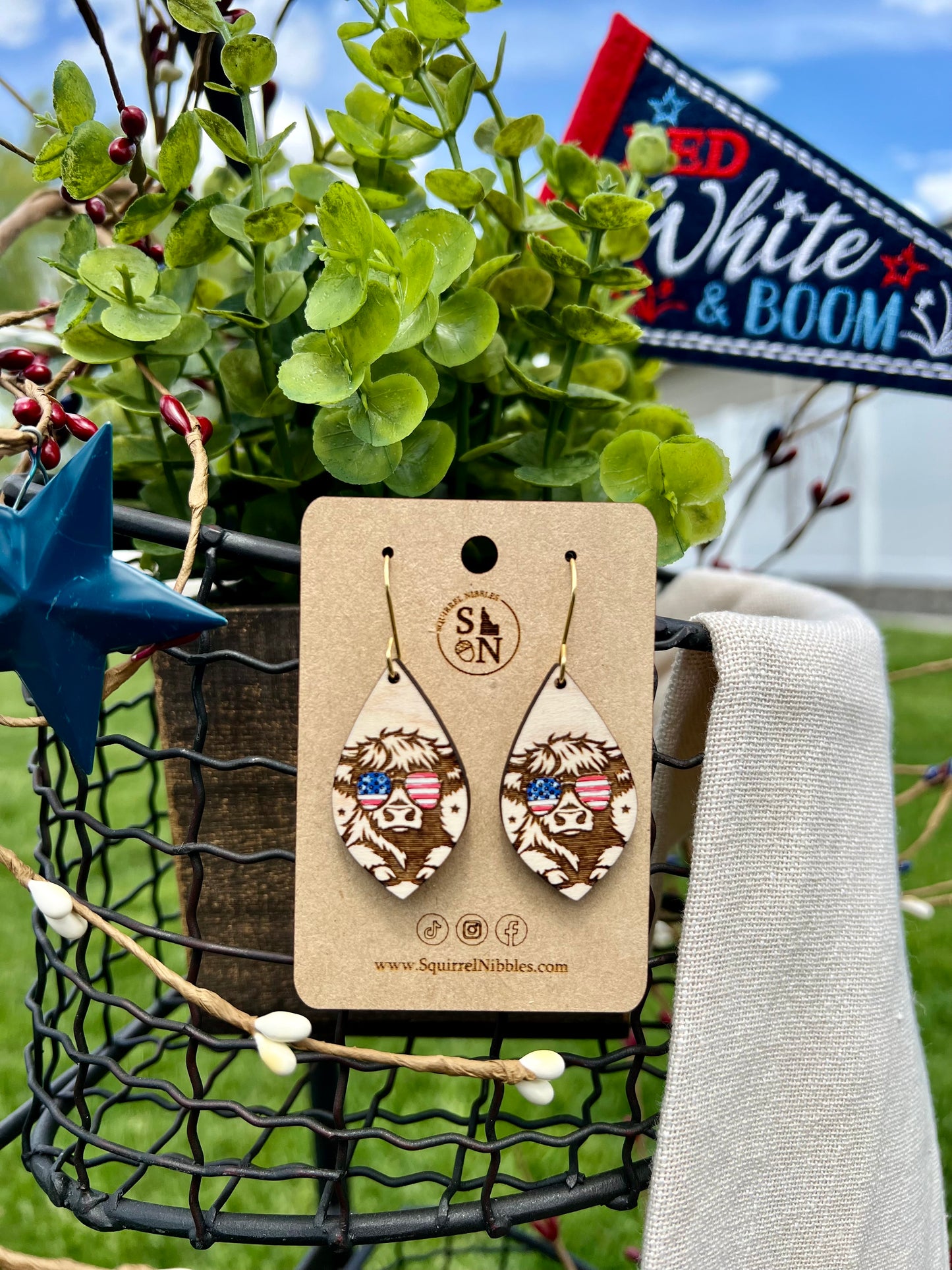 Fourth of July Highland Cow Earring Drops